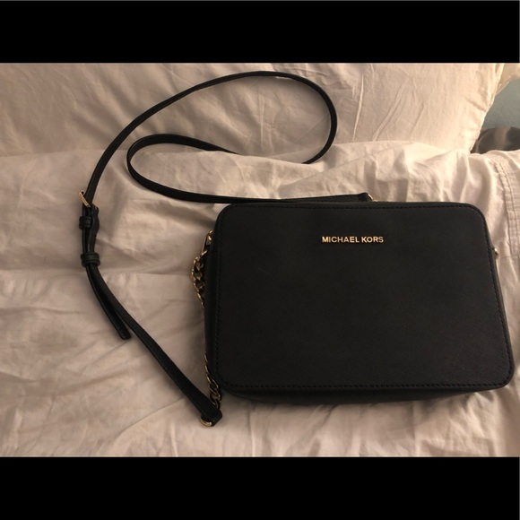 Michael Kors Handbags - Micheal Kors Crossbody bag Black